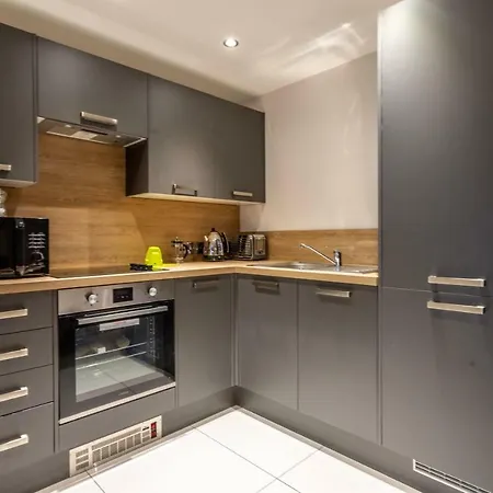 2 London Mews York