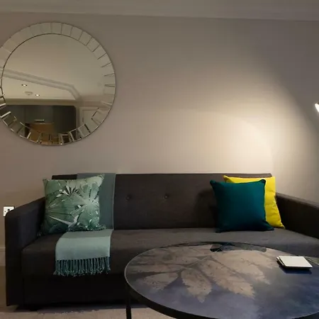 2 London Mews